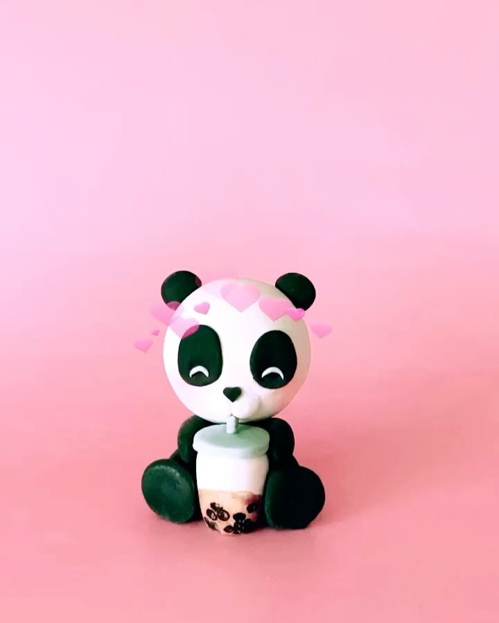 Love when an ig face filter works on one of my figurines&hellip;as if he wasn&rsquo;t already cute enough 💕🐼💕
 

#pleasecakery #caketopper #sugarart #boutiquecake #smallbusinessnewcastle #newcastlecakedecorator #newcastlecakes #sydneycakes #centra