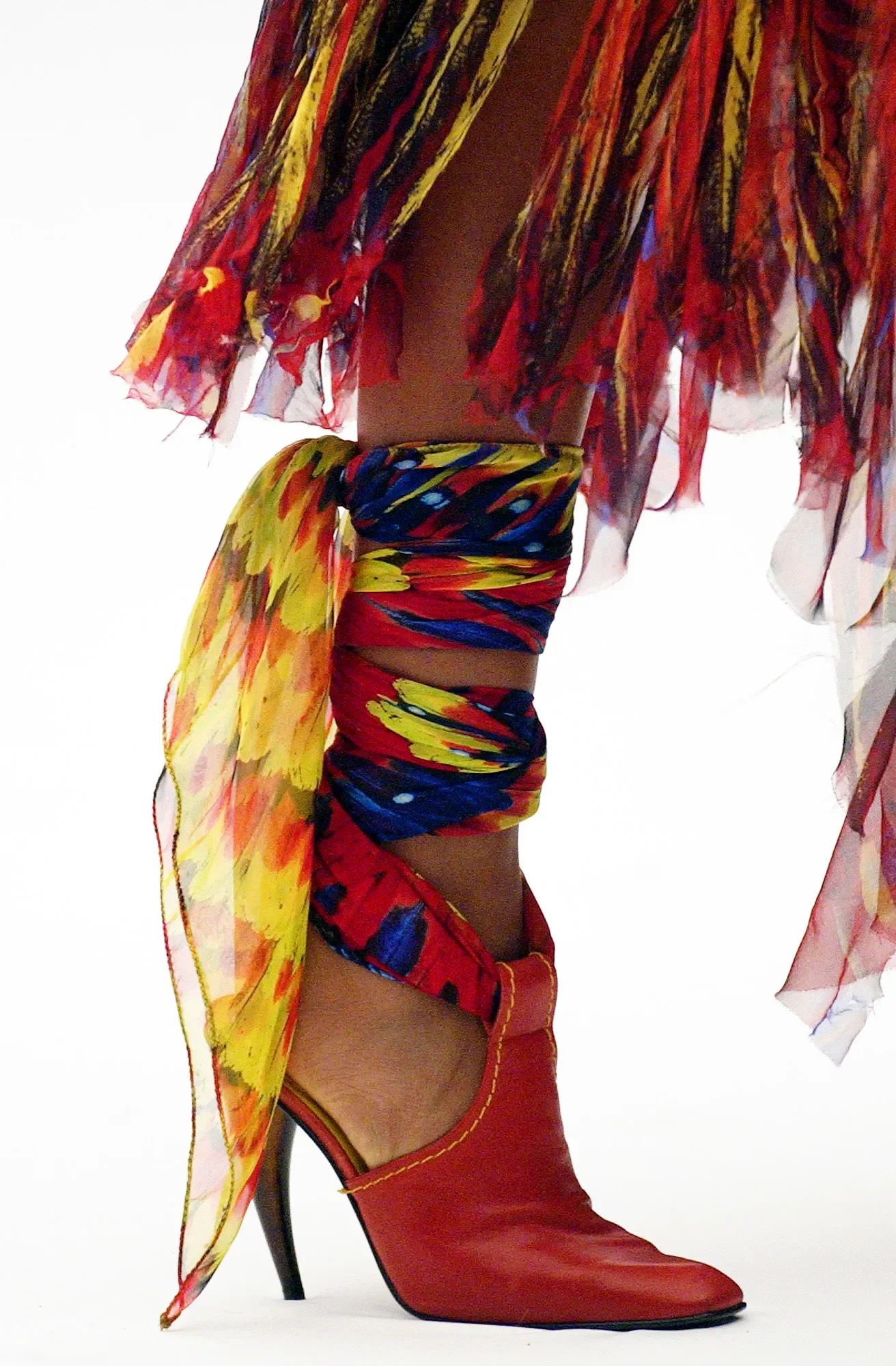 alexander-mcqueen-spring-2003-ready-to-wear-00510h-details.jpg.webp
