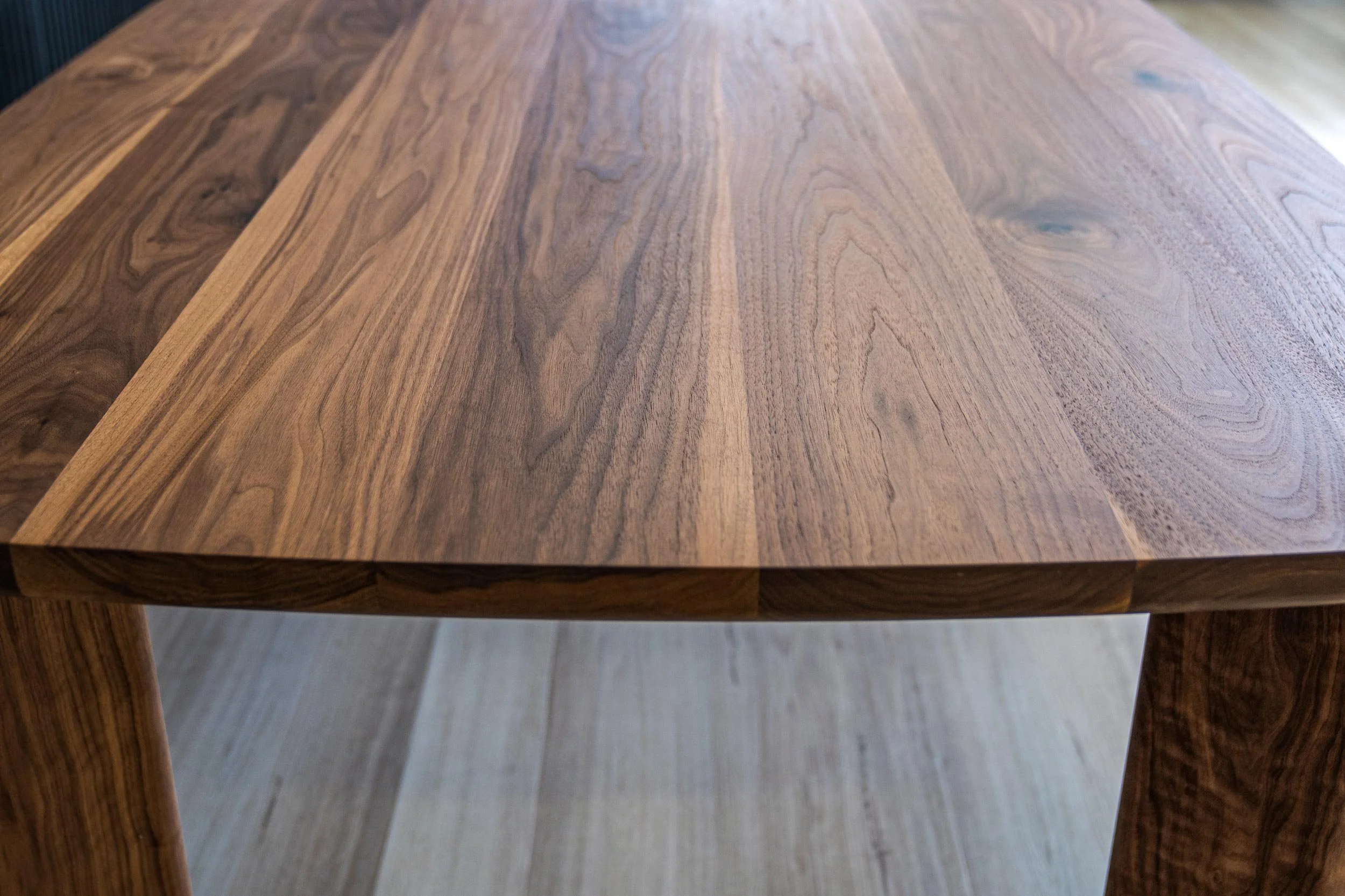 American-Walnut-Dining-Table-Sydney-I.jpg