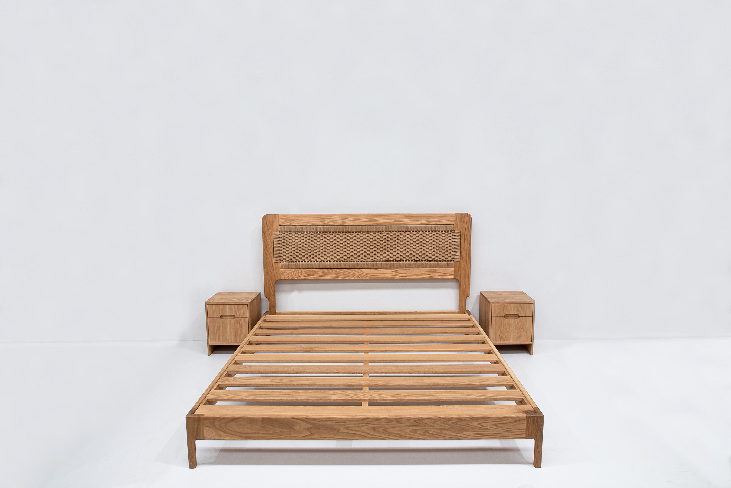 bed-frame-devoto-american-oak-sydney-II.jpg