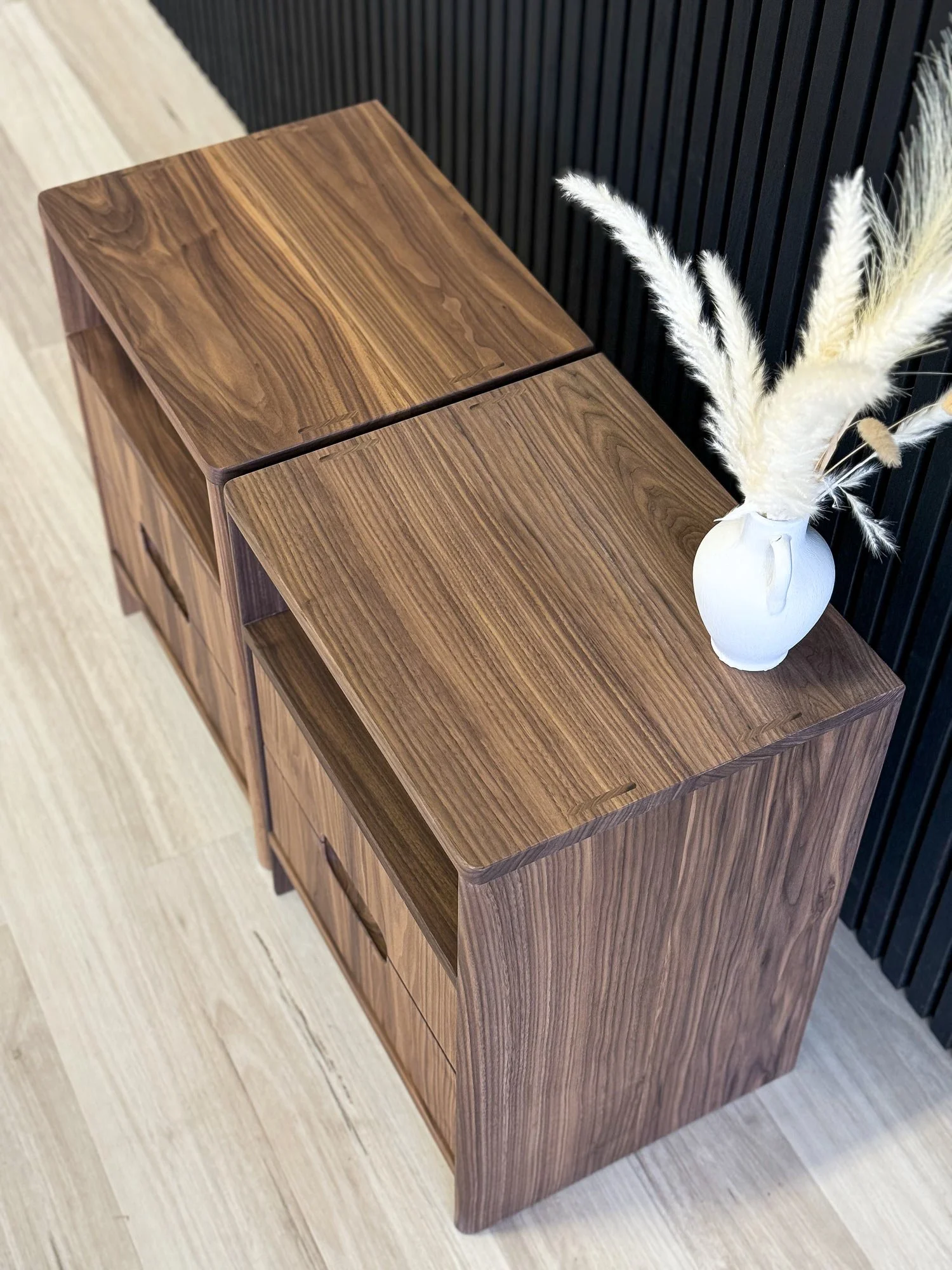 bedside-table-devoto-american-walnut-sydney-I.jpg