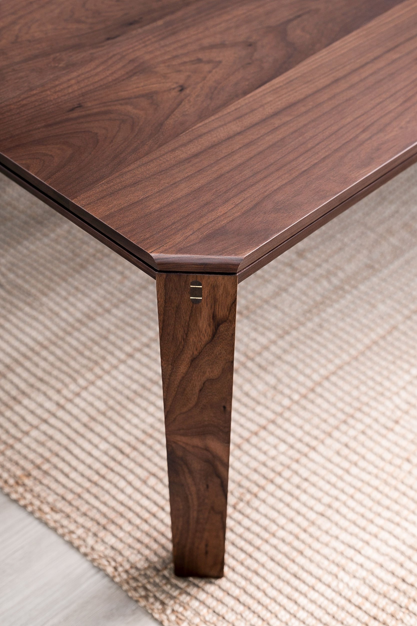 Neuquen Dining Table