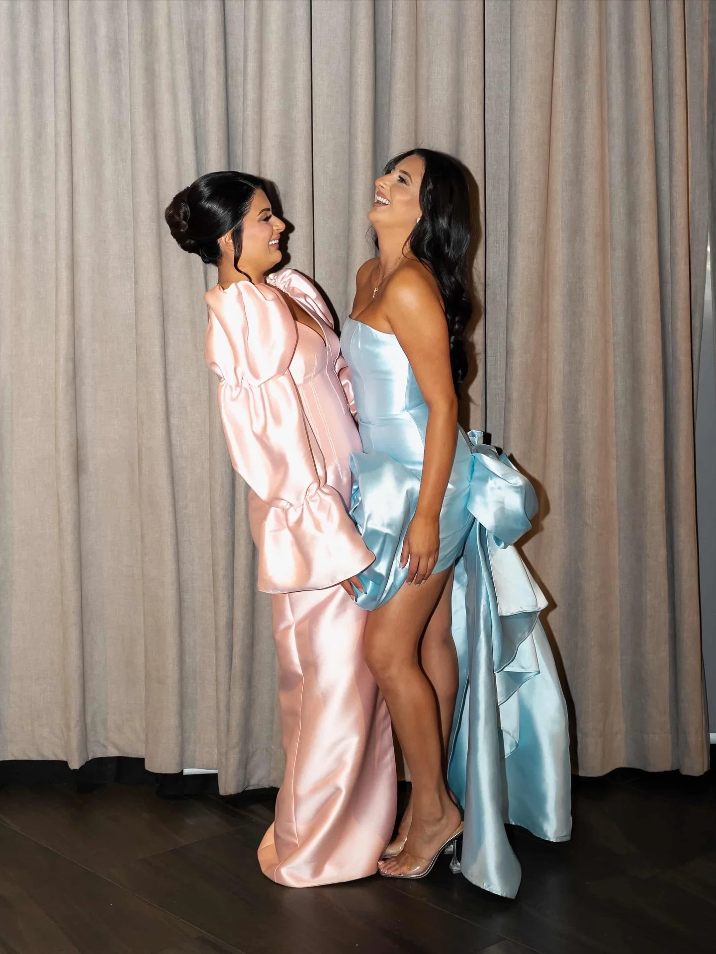 Glow for these gorgeous sisters @annabellehannaa @gabriellhannaa 

Captured by @eternophotographyau 

@1021mediterranean 
@michel_alhajj_official 
@khirzadofficial 
@jessicaeljayhair 
@iarle.au 
@cakesbyadamm 
@forever_divine 
@champagne_tower_specia