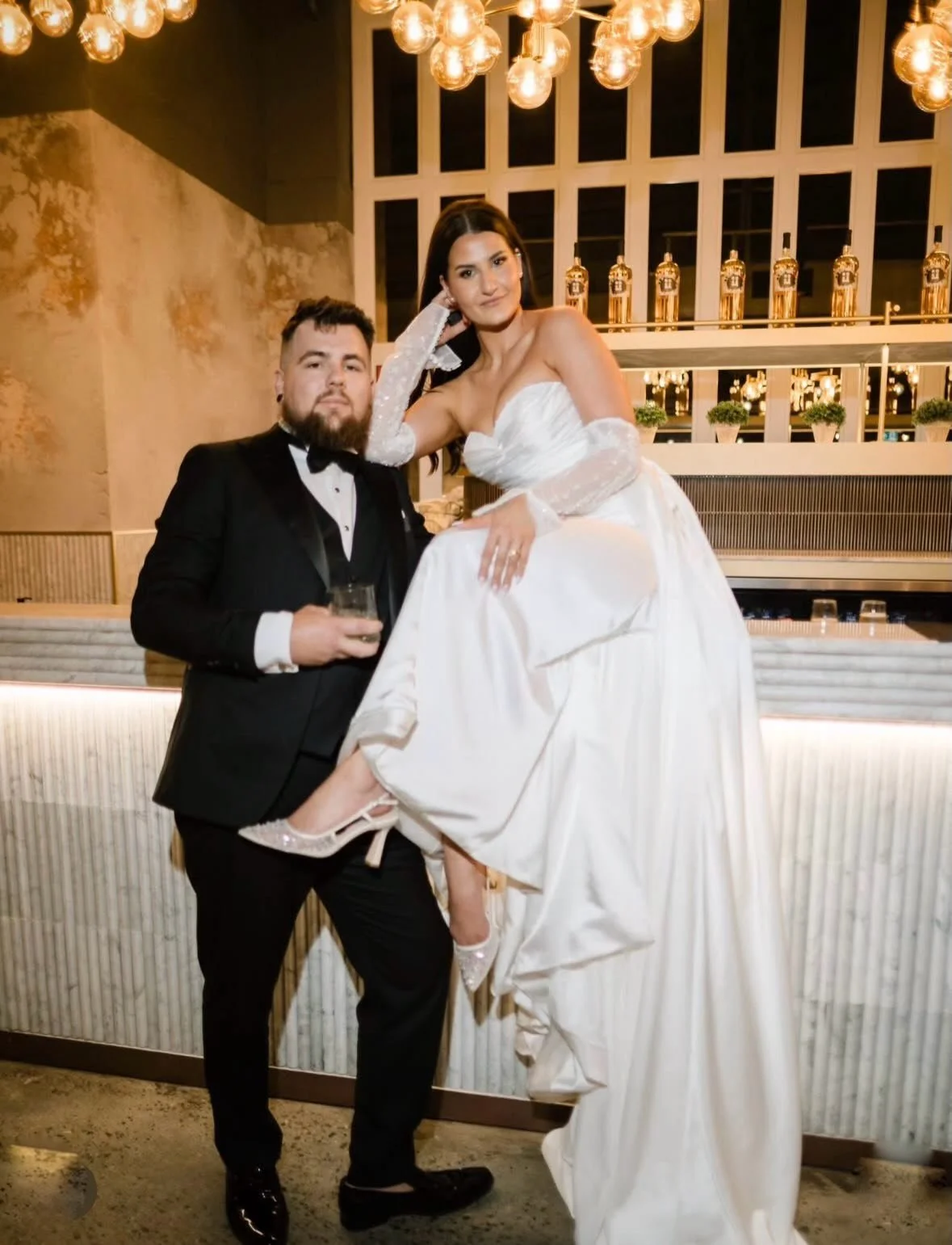 Glow for my beautiful bride Natalie @nxtxlierose 

@siempreweddings 
@eternalbridal 
@leleestudio 
@rosariesforlife 
@doltonehouse 
@pierrehaddadhair 
@patriciaarmotamakeup 

#madetoglowtans