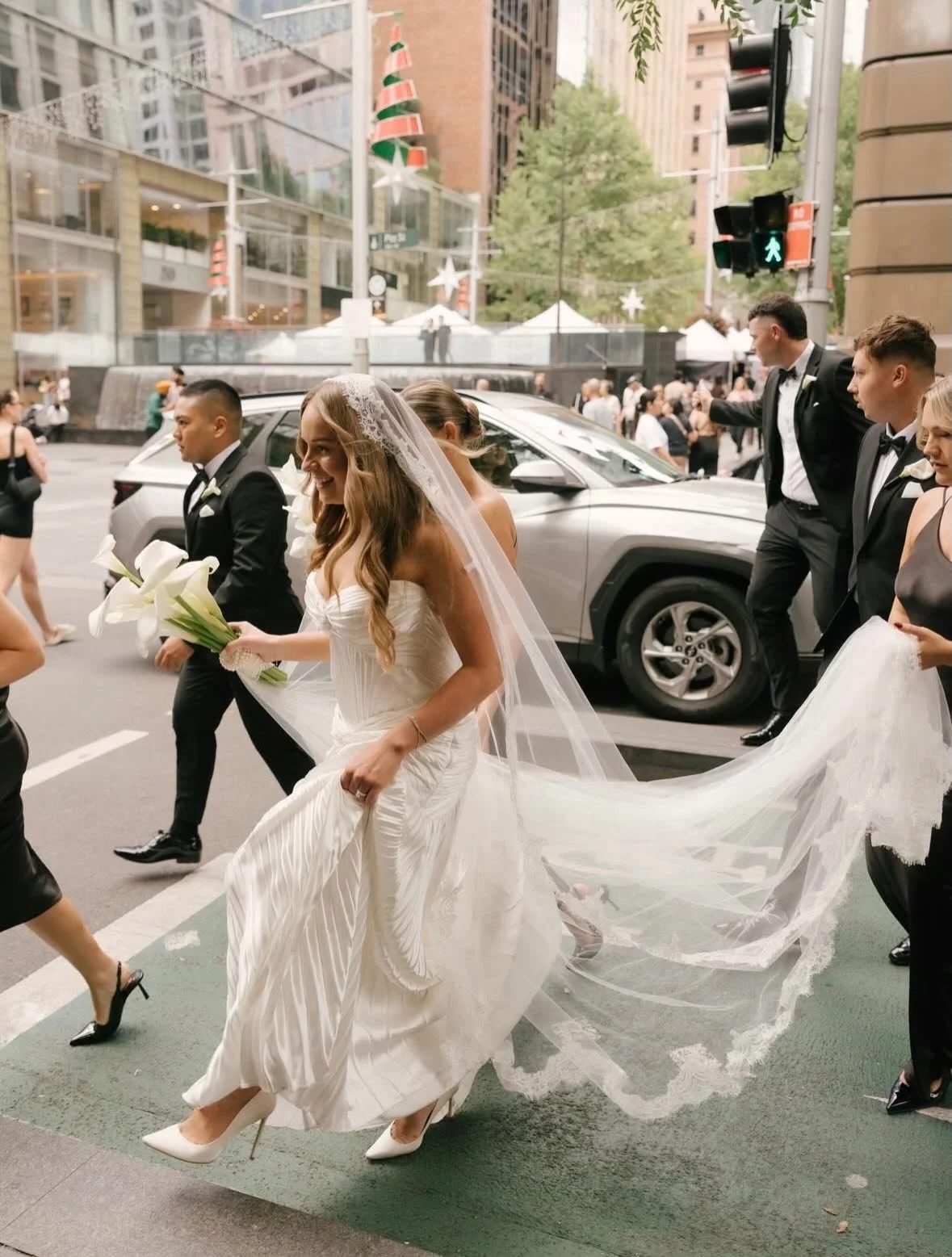 Glow for this gorgeous girl @emmalinefurley 

@deansnushallphotography 
@leahdagloria 
@behindthescenessocials 
@ethanhartfilms 
@macymaehair 
@bymikayla.m

#madetoglowtans