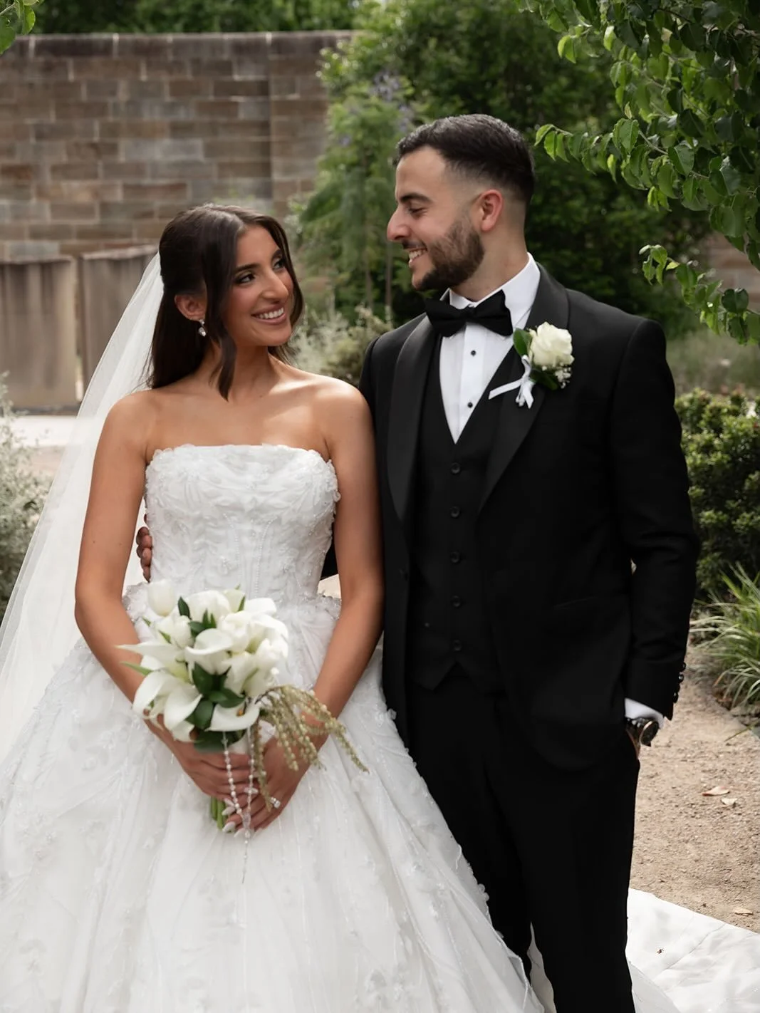 Glow for my beautiful bride ♡ @carolinmadrajat_ 

@pixelmediaau 
@inthemomentsocials 
@fatimadayrihair 
@meryannesammakmakeup 
@rosariesforlife 
@bridalfavours 
@suzannablazevic 

#madetoglowtans