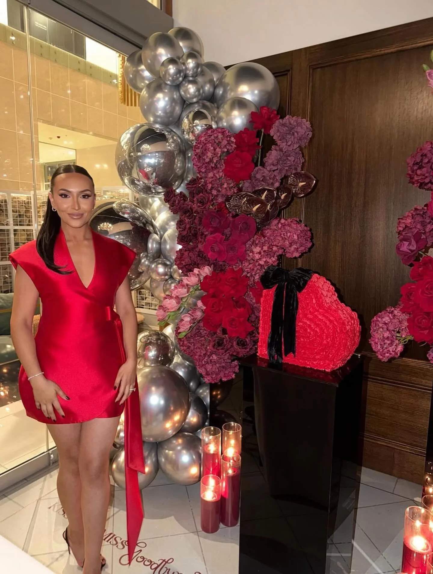 Glow for this absolute stunning bride to be @vickyboumelhem 

@adamehair 
@lilliankhallouf 
@theeventhire_co 
@baytisydney 
@minnagraphics 
@socialsbyscarlet 
@capturedbyclaudine 

#madetoglowtans