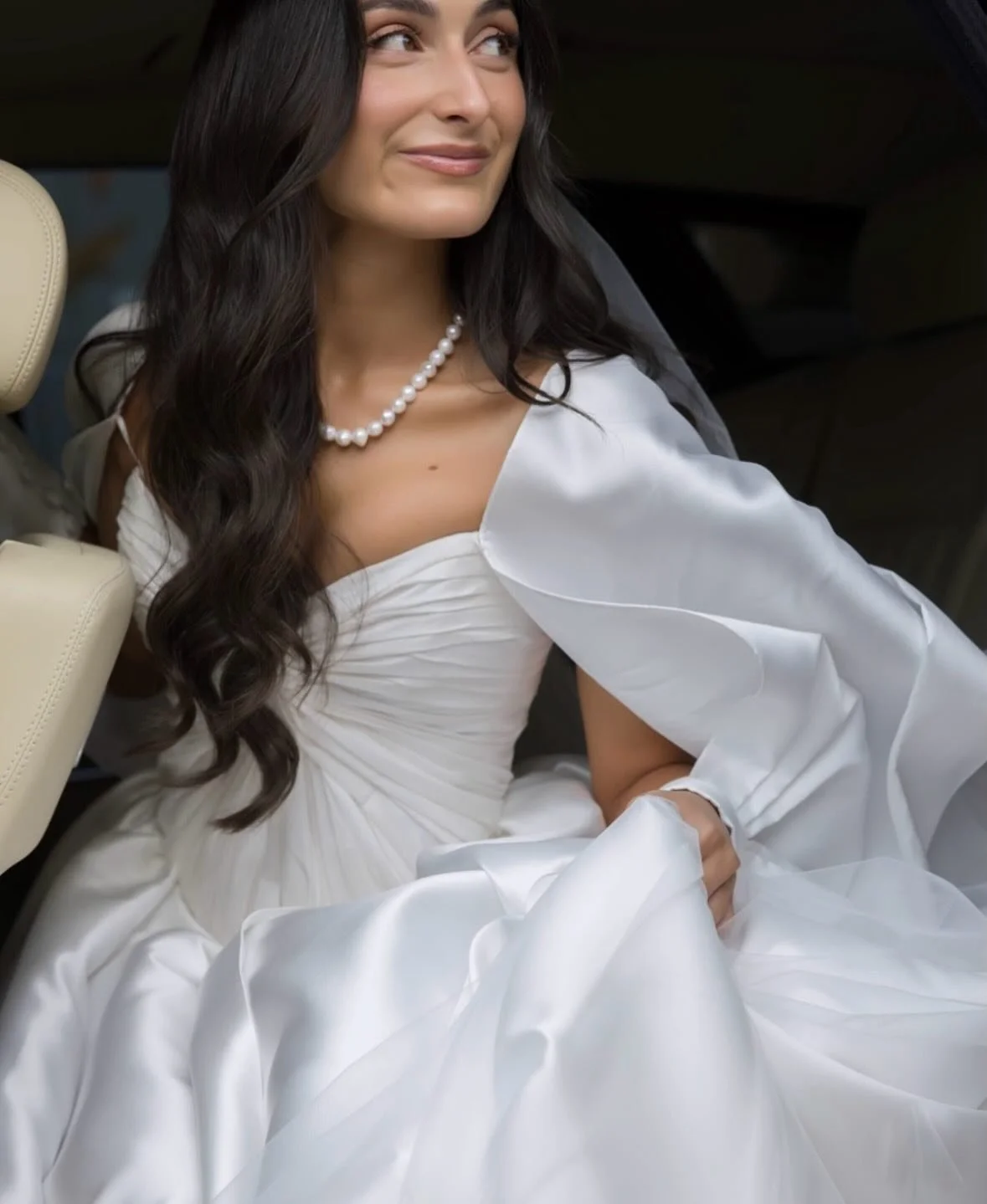 Glow for the gorgeous Veronica @veronica_nader_ 

photography @a2zweddings 
hair @samiranader.hair 
makeup @brownlowartistry 
gown @kwhbridal 

#madetoglowtans
