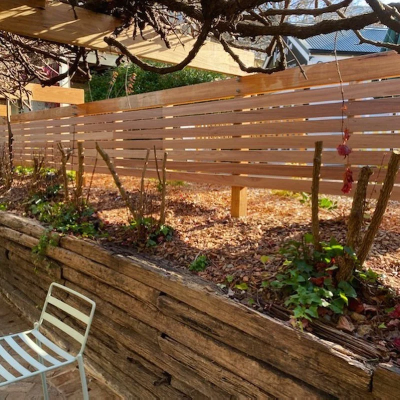 Custom timber screening using existing timber framing for @berrimavaulthouse to add to their amazing Vinery space 🪵🪜

Last picture: before