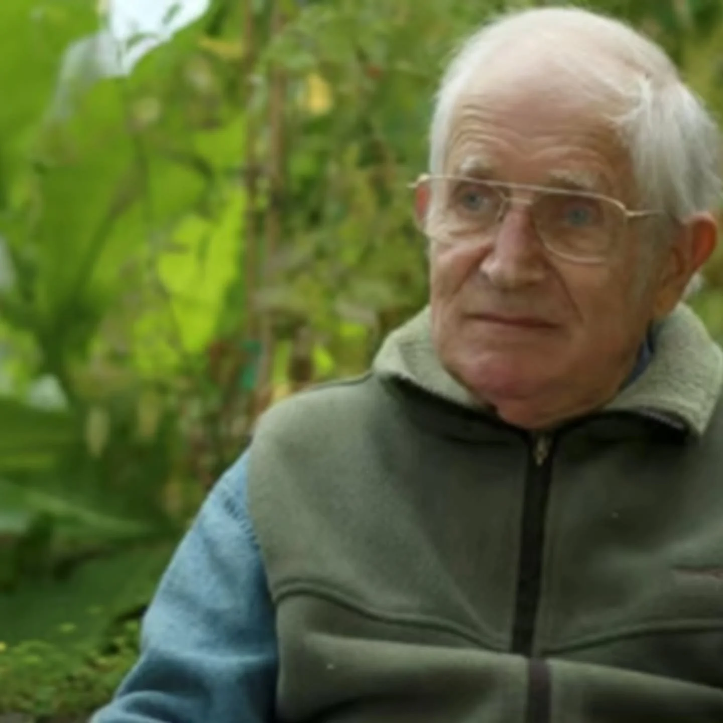 In Memoriam 
Ulrich Loening (1931-2025) and Eleanor Morris (1937-2025), human ecologists associated with @edinburghuniversity, passed away in July and September 2025, respectively. Both made major contributions to CHEC, Ulrich supporting CHEC’