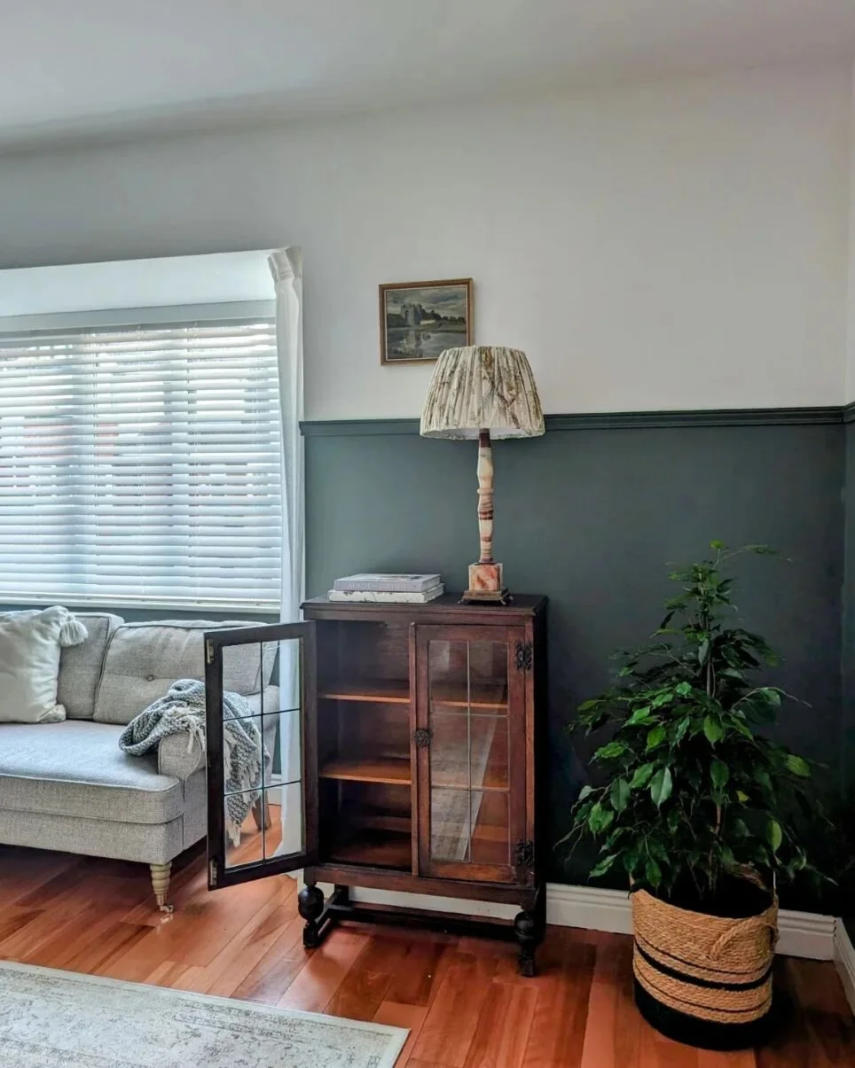 It was a styling kind of afternoon. New cabinet looks good and I almost left it behind in the shop. I wasn't sure will it suit the space.. seriously. I put it on hold of course and went back for it an hour later. Now, I need to search the house to fi