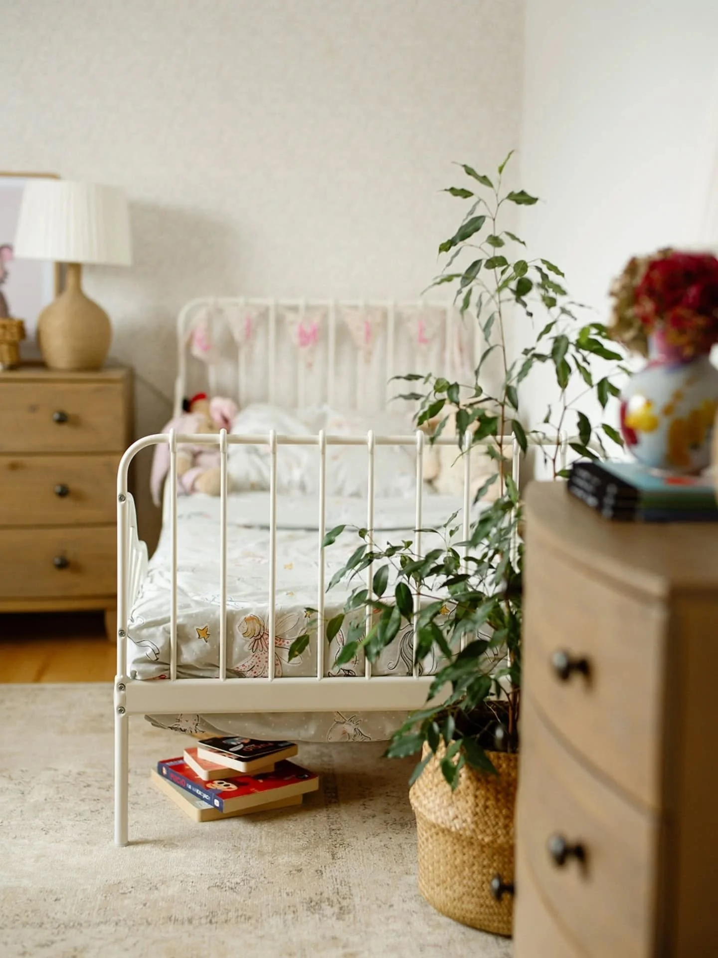 Finding harmony in a shared space. 

When two totally different personalities need to share one room, the design challenge is REAL!

How do you make a space feel like home for both people when they have completely different vibes? It's all about the 