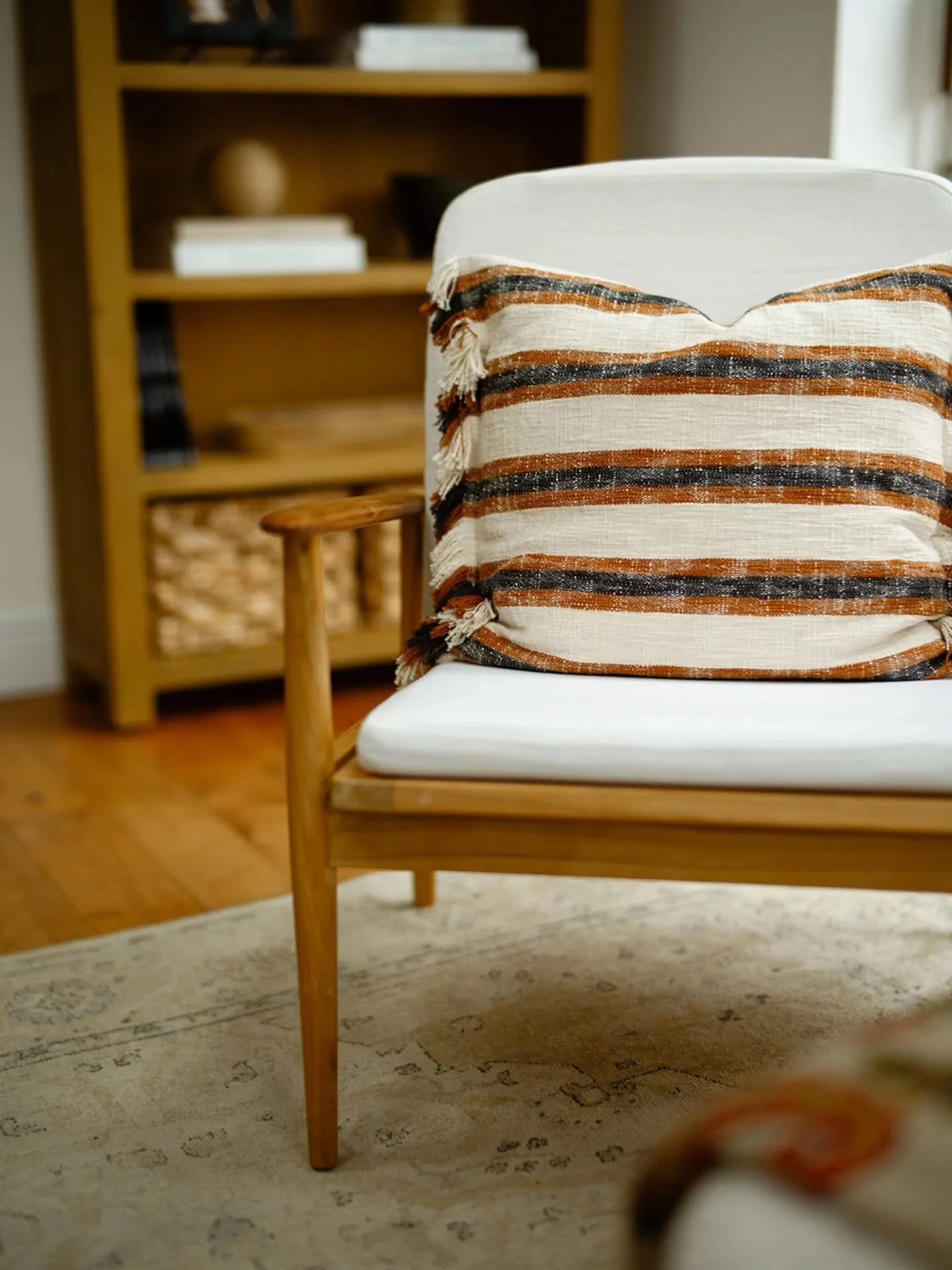 A moment to admire a nice piece of furniture.. Having worked with furniture for many years, from design through manufacturing to final result. It will always be my favourite part of the business. 

Photo @story.bord 

#interiordesign #interiors #furn