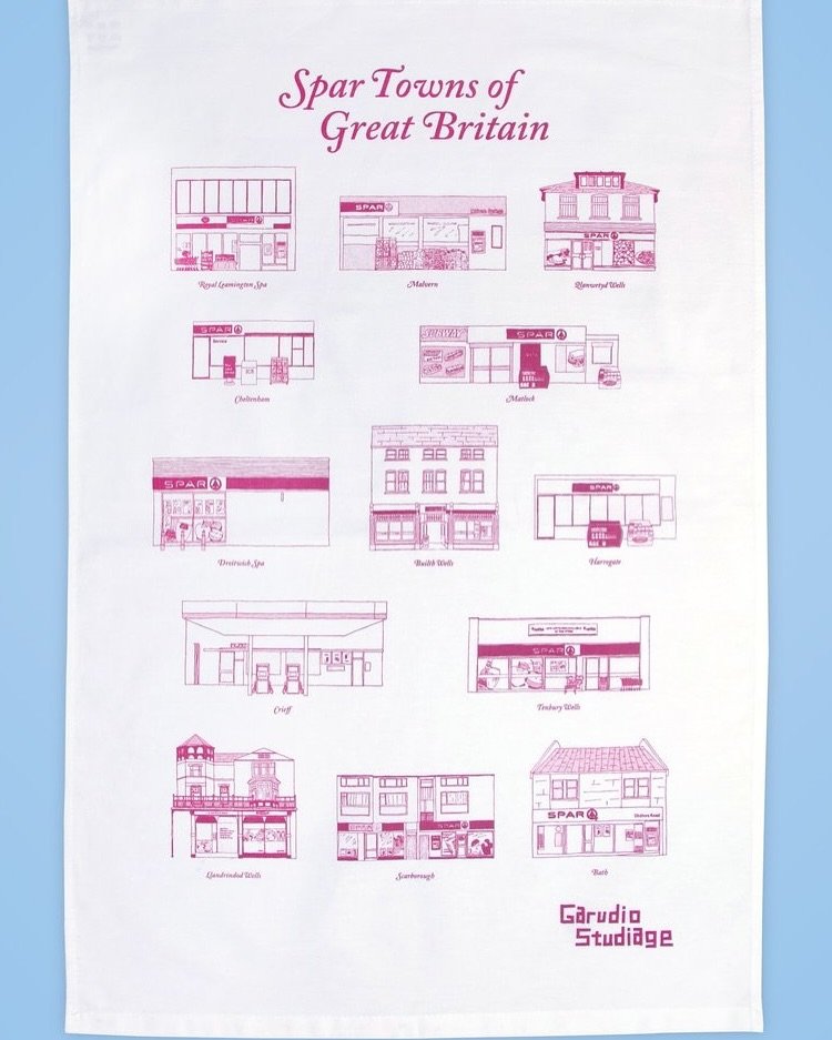 SPAR TOWNS TEA TOWEL
Where is your favourite Spar shop?
Celebrate the rich variety of UK ‘Spar Towns’ and their Spar Shops.
The Spar Towns Tea Towel is a celebration of that Great British tradition of hanging around the local Spar shop