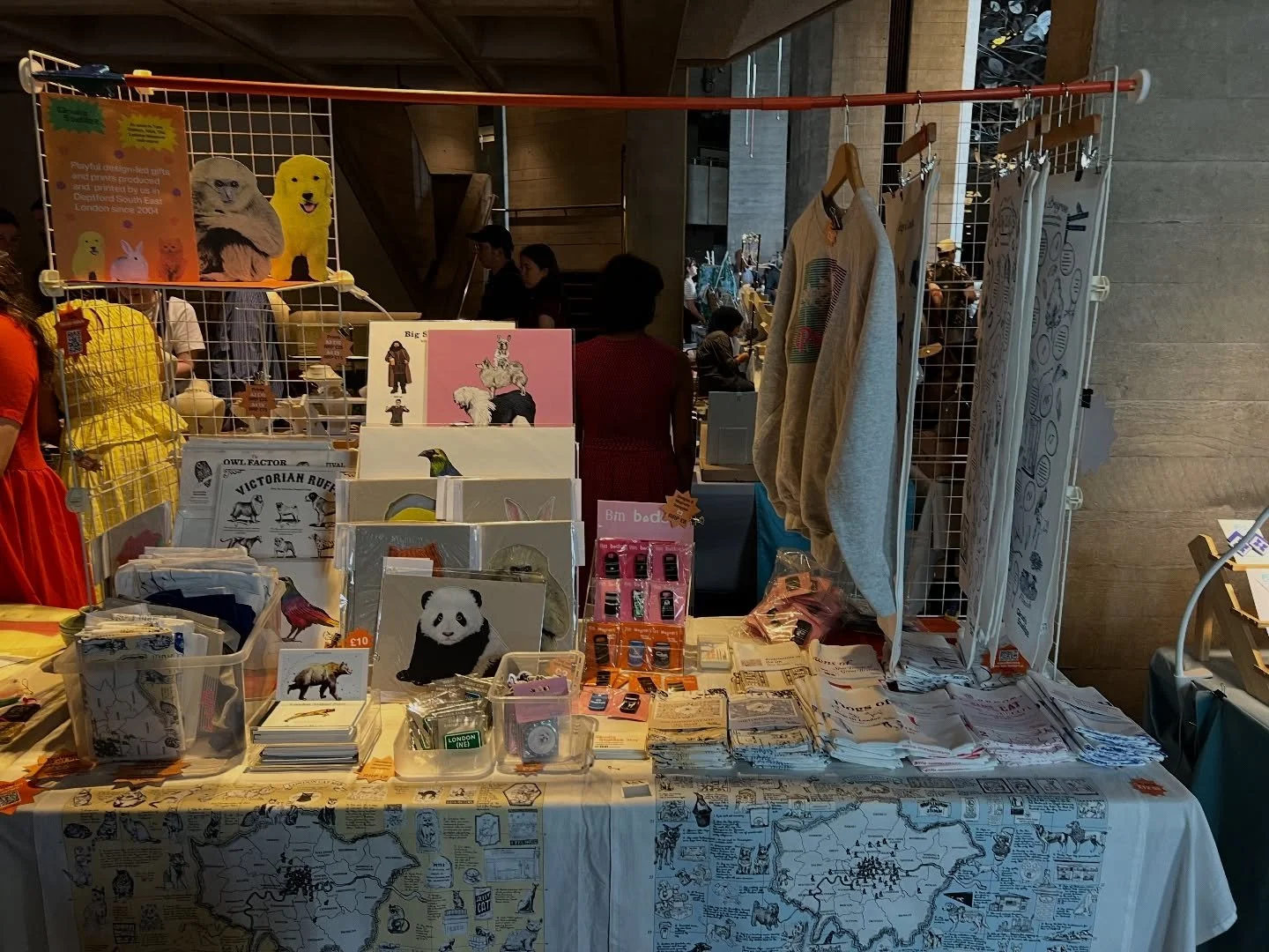 All open and ready @craftyfoxmarket @nationaltheatre already busy for today&rsquo;s sample sale!

Here until 4pm Sunday 16th August if you want to bag yourself some bargains!