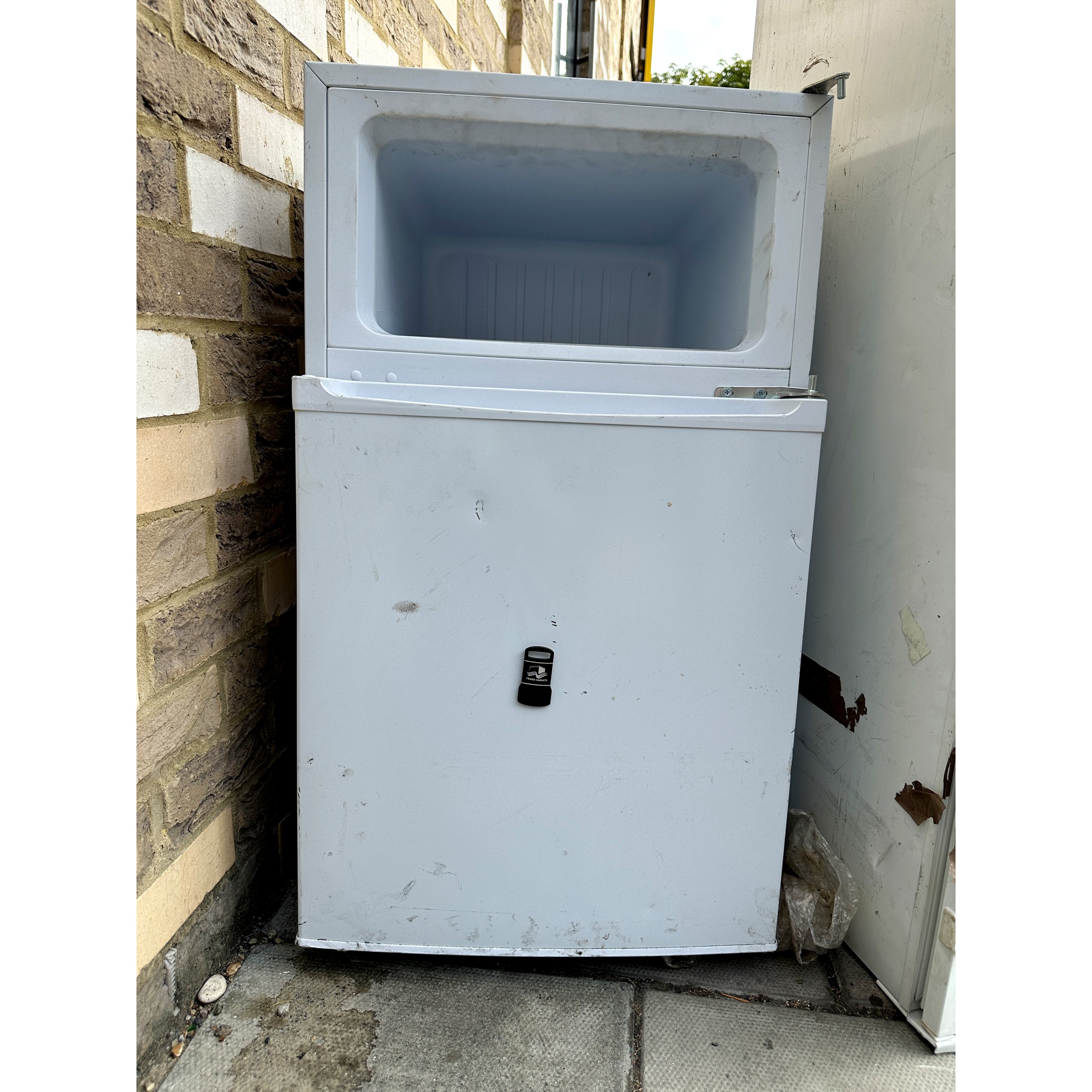 tower_hamlets_bin_magnet_small_fridge.jpg
