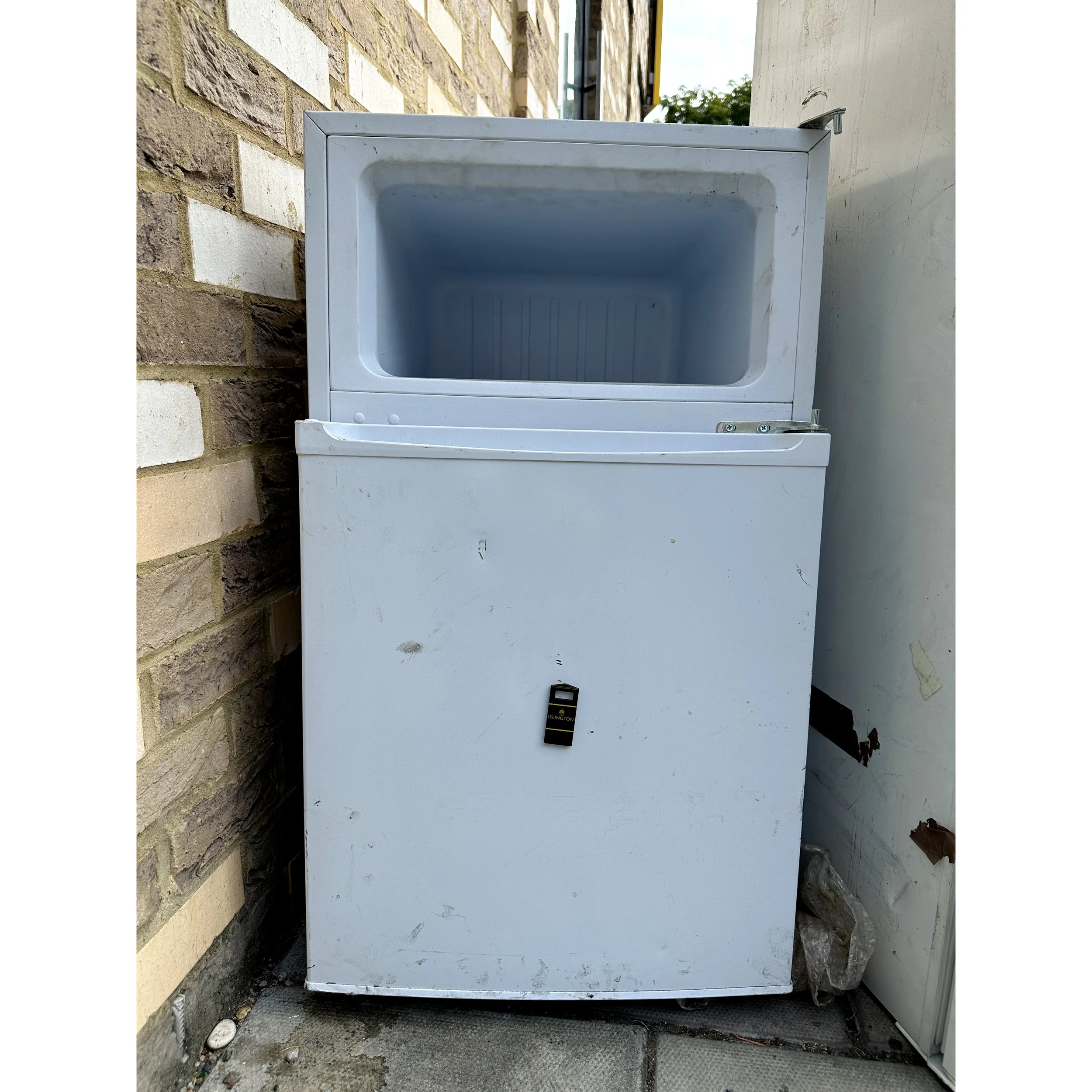 islington_bin_fridge_magnet_on_small_fridge.jpg