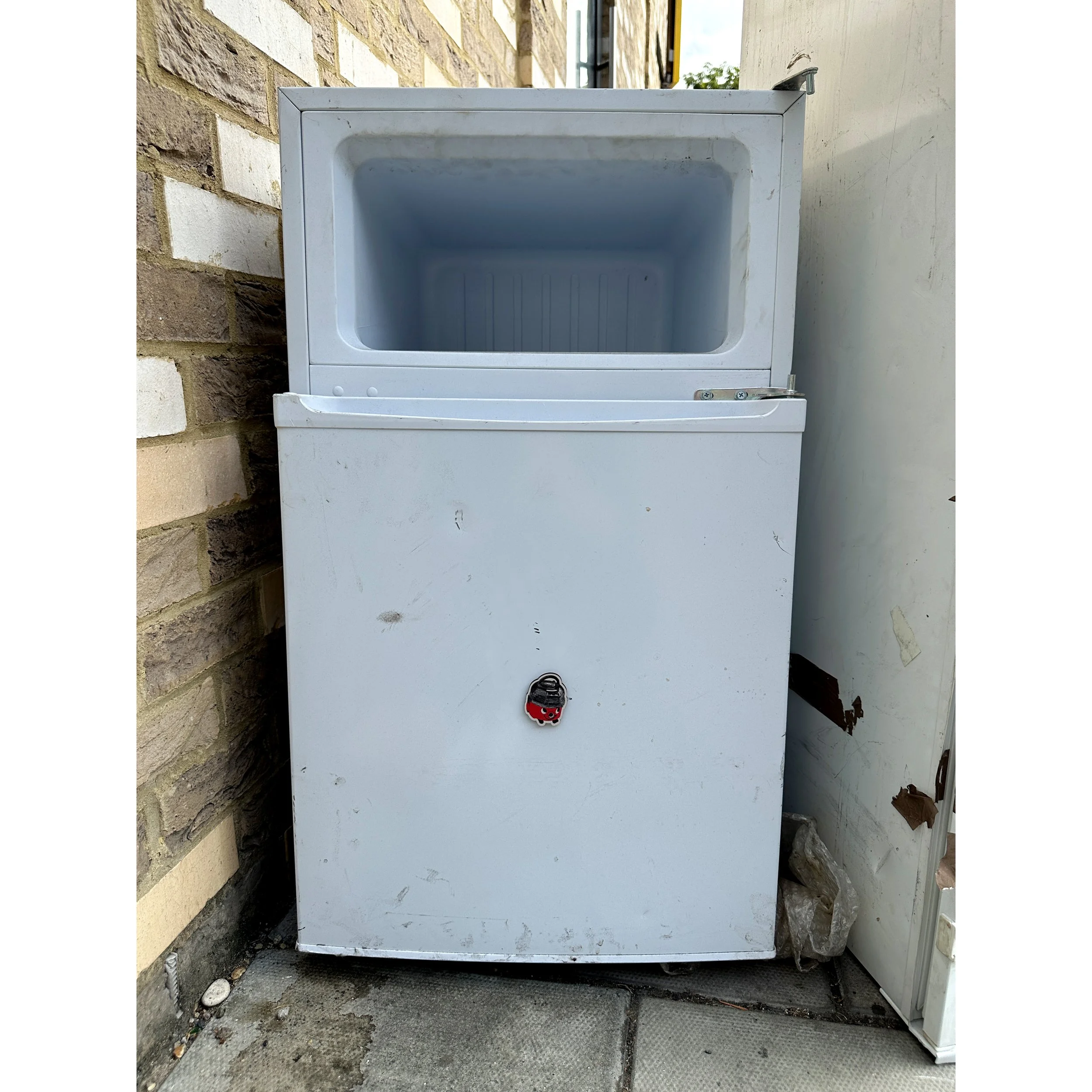 henry_hoover_famous_sights_London_magnet_small_fridge.jpg