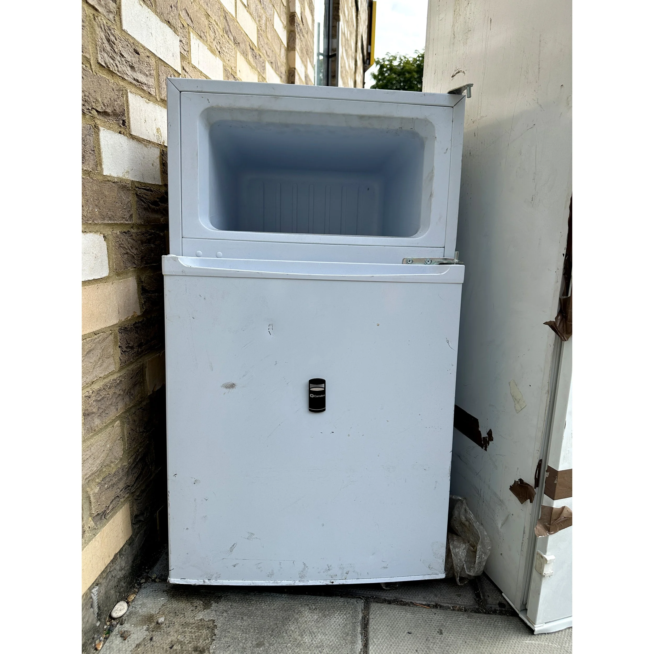 camden_bin_magnet_small_fridge.jpg