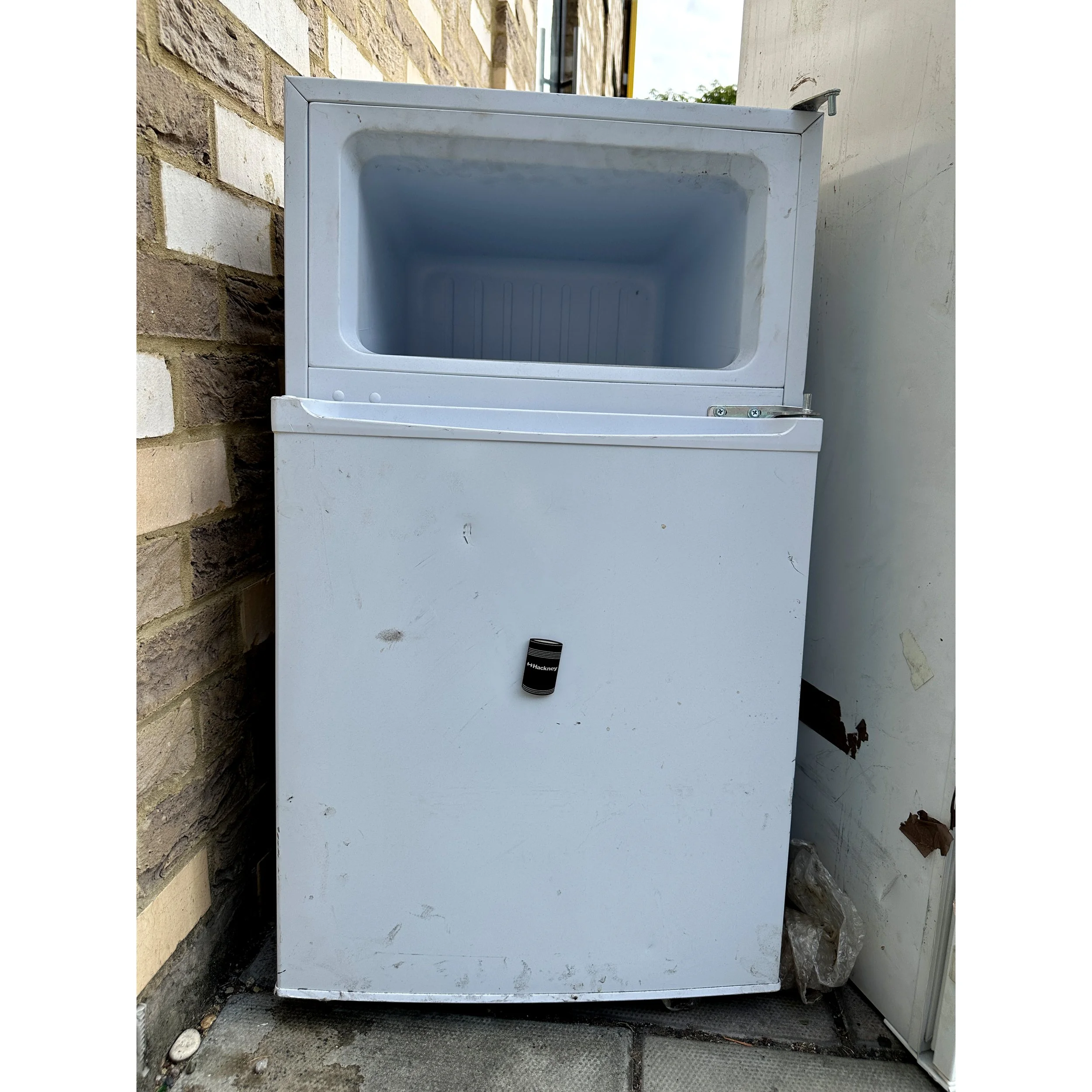hacnkney_bin_magnet_small_fridge.jpg