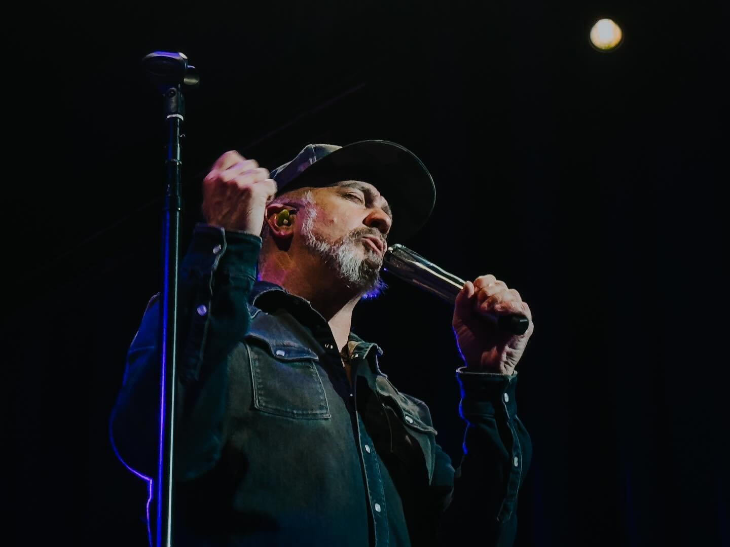 Thank you to @jjgreymusic and @cedric.burnside for an unbelievable night of music, as well as everyone who attended the show tonight! 

#thevictorytheater #downtownrogers #rogersrocks #livemusic #northwestarkansas