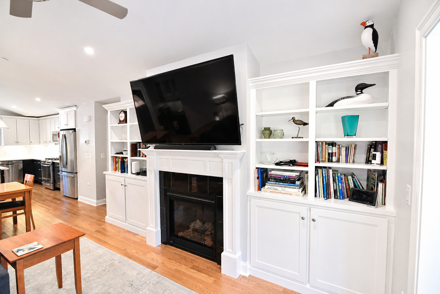 LINKS_3 EAGLE_BUILT-INS.png