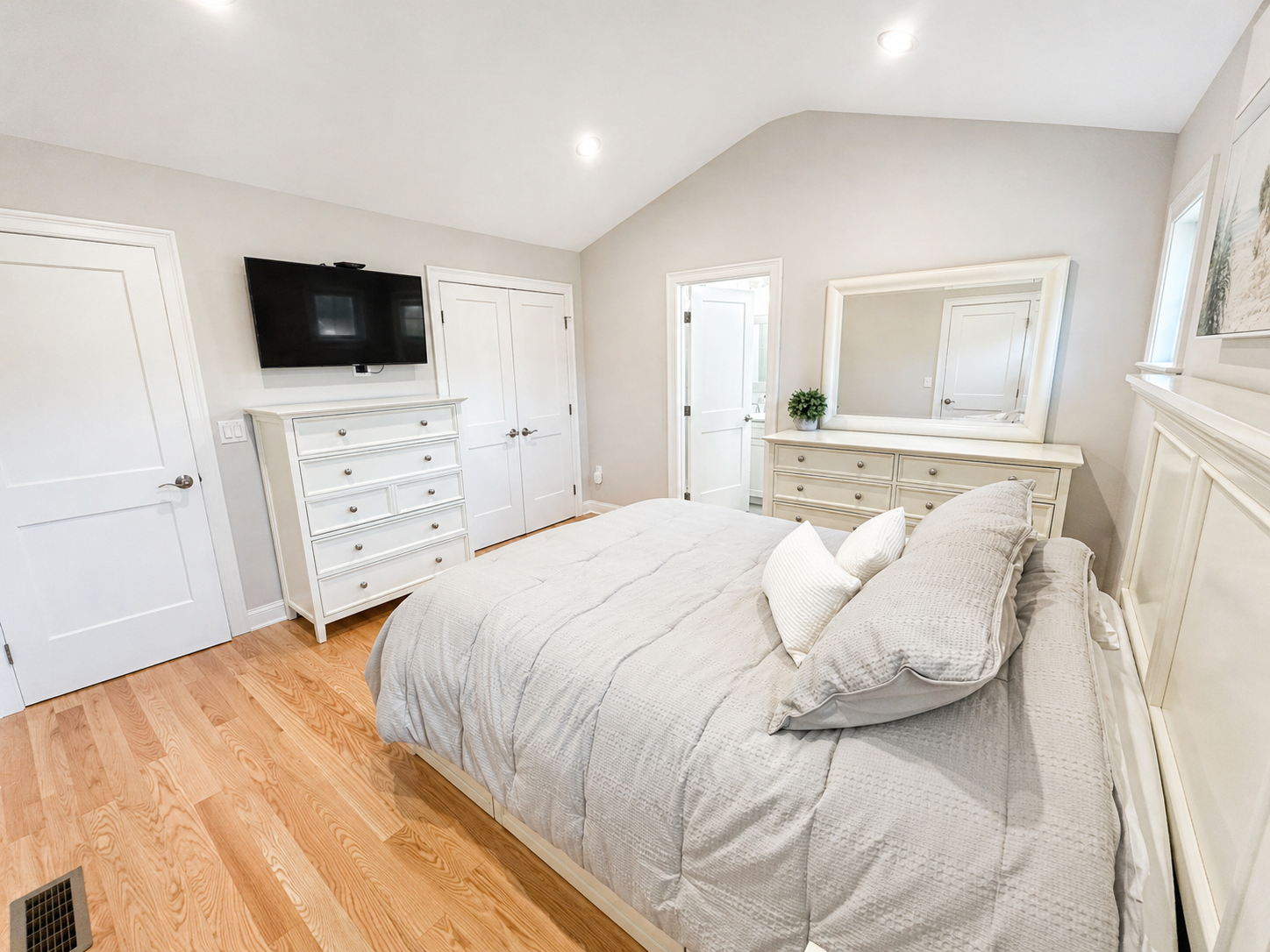 LINKS_19 FW_MASTER BEDROOM.png