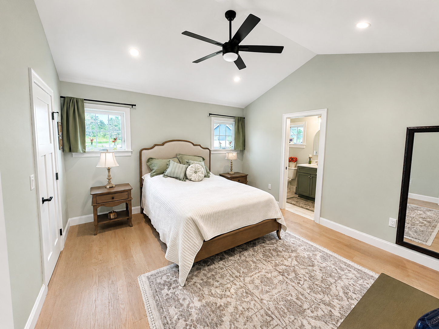 6 Fairway_Master Bedroom.png