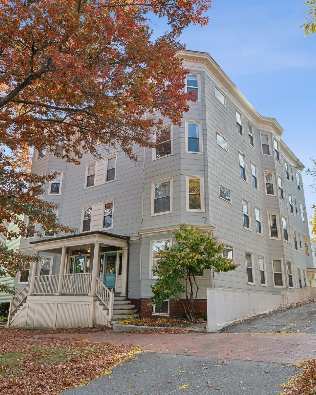 We have two chances to find your next home in Portland tomorrow, Saturday 2/28!

🏡 30 State Street, Unit 2 Open House 10:00&ndash;11:30am Sunny downtown condo living just steps from the Old Port, with glimpses of Casco Bay and easy walkability to ev