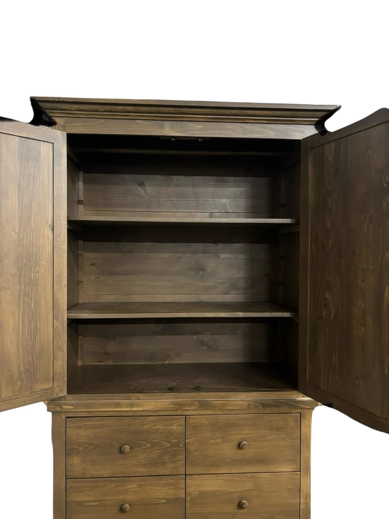 inside small wardrobe.jpg