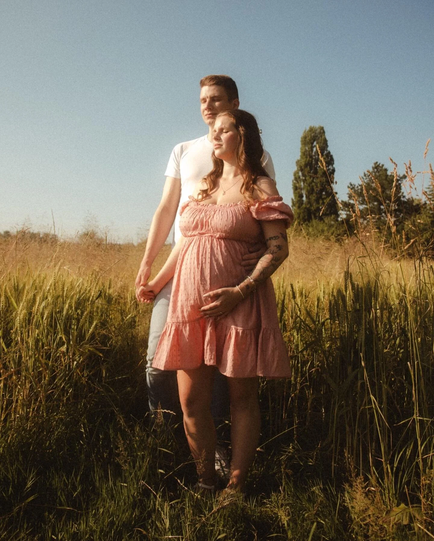 vom erschde Kennelerne, zu dr zivile Hochzit, zum grosse Hochzitsfeschd bis jetzt kurz vorem Willkommeheisse vom neue Familiemitglied. Sisch soo sch&ouml;n, euch uf eurer Reis begleite z d&ouml;rfe und ich freu mi ganz feschd uf alli Mom&auml;nt, wo 