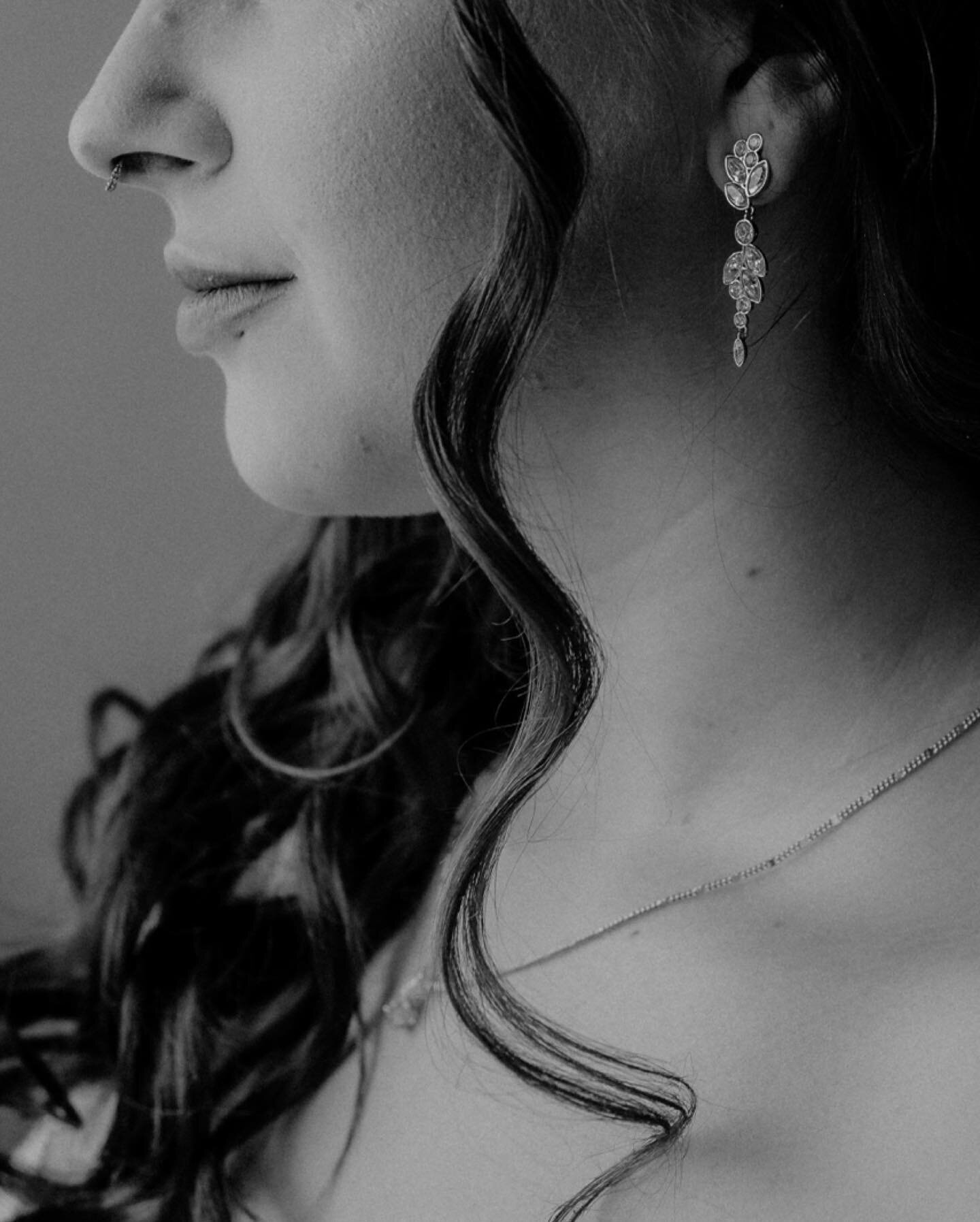 🤍D&auml;nny &amp; Larissa🤍

Genau h&uuml;tt vor eme Joor ha ich ihri freii Trauuig und s aschliessende grosse Hochzitsfeschd d&ouml;rfe begleite. Vonre facetteriiche und &uuml;sserschd luschdige Traured zu tiefe und berierende Emotione - d&auml; Da