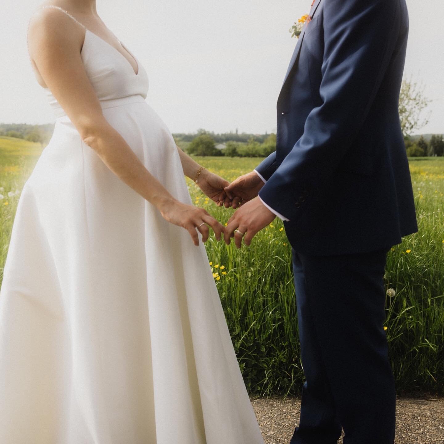 🤍Claudia &amp; Lukas🤍

Sisch dr erschdi Samschdig vom Mai gsi und denn erschdno dr erschdi richtigi Frieligs-/Summerdaag vom 2023. D Sunne hed scho am Morge gschune, als h&auml;tt si gw&uuml;sst, dass h&uuml;t e ganz spezielle Dag isch. 
Abr sisch 