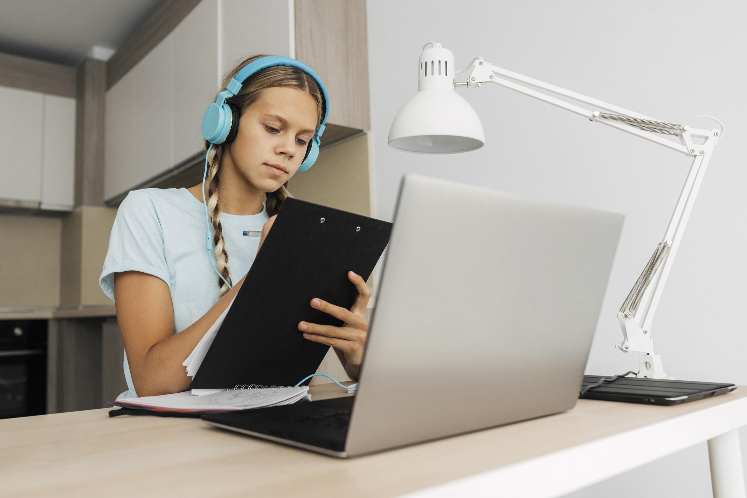 Comment réussir ses études avec le tutorat en ligne : quelques trucs et astuces pour les élèves en difficulté
