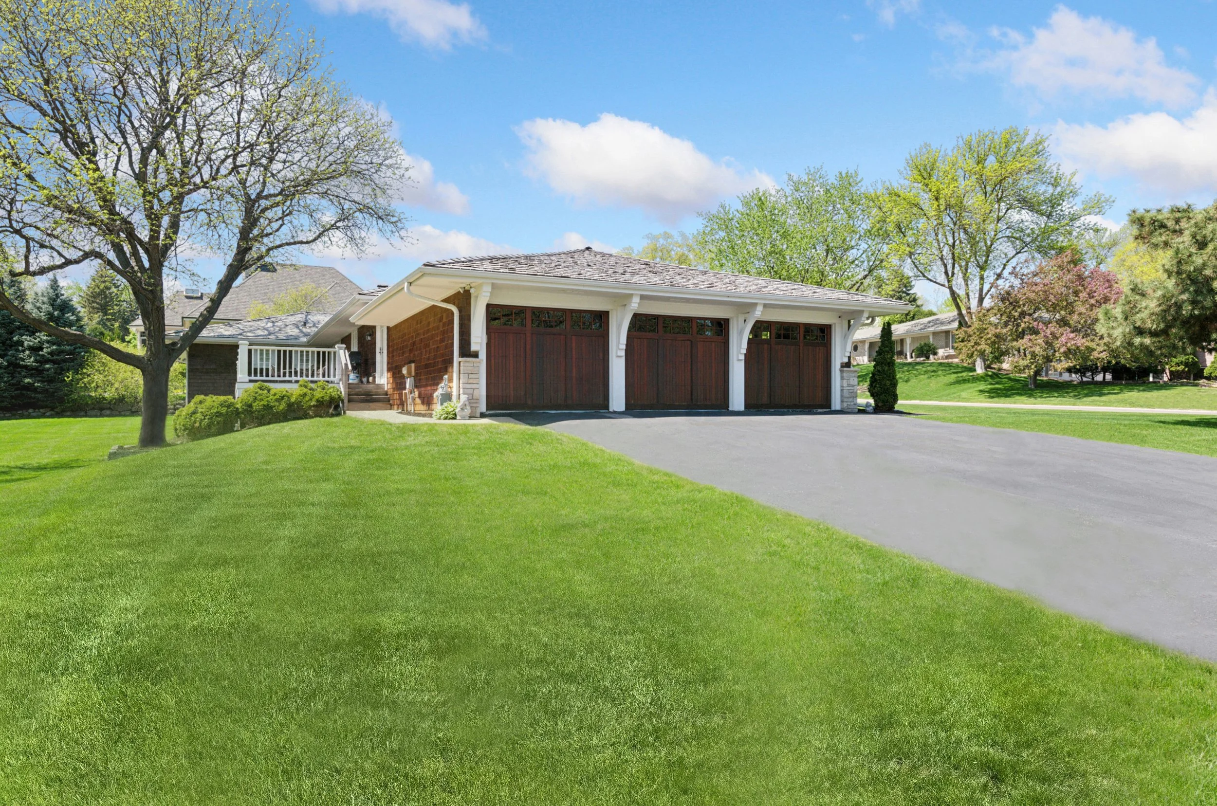 Dovre 3-car garage.jpg