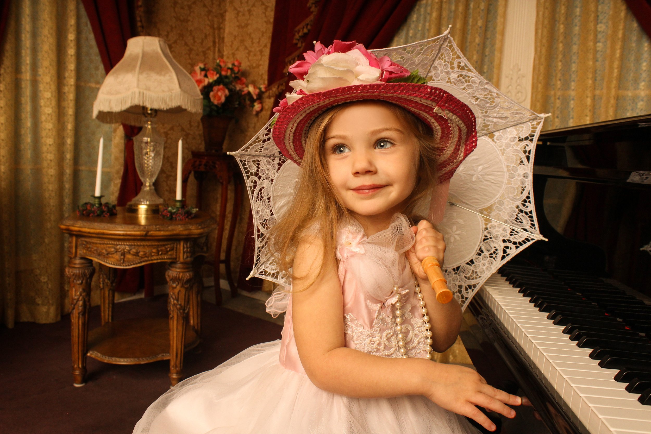 Children Photography - Wild Gals Old Time Photo in Pigeon Forge and Gatlinburg