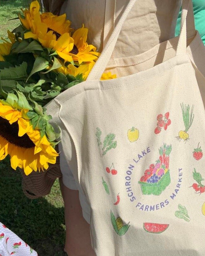 Tomorrow is the last market of our summer season 💔🍅🥕🌽🥬🫐 Stop by the town hall 8am-12pm to stock up on fresh &amp; local foods, grab breakfast, chat with our vendors, and listen to live music from Dave Insull 🪕

☀️ Town Hall, 15 Leland Ave
🥒 8