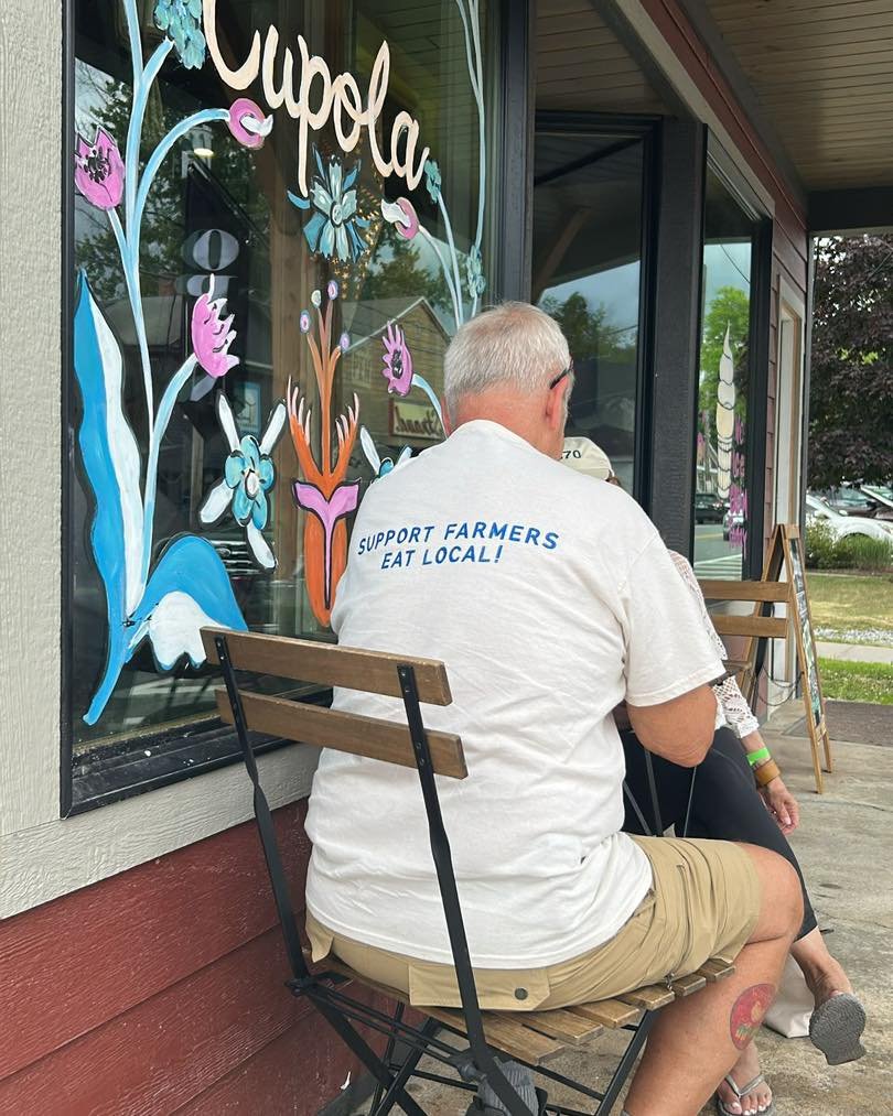 ☀️Good morning Schroon Lake!☀️

☕️Come to the Town Pavilion 9-1pm today for a free cup of coffee donated by Cupola Crepes! 

And get yourself a Schroon Lake Farmers Market tshirt!🍅🥕