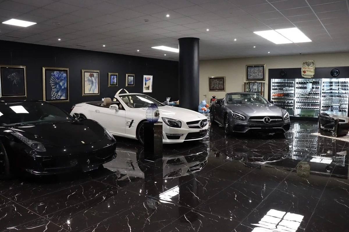 CHEZ CARS & ART