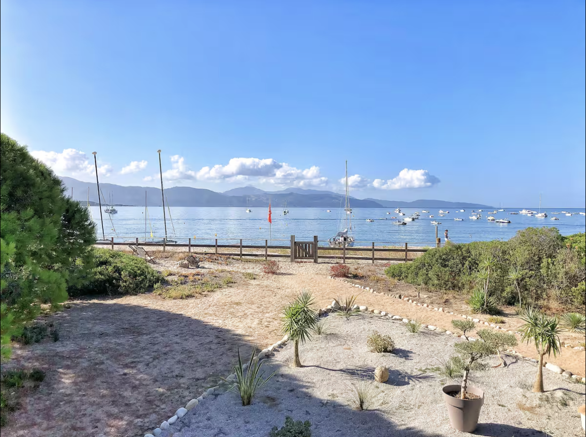 Location Villa sur la plage à Sagone