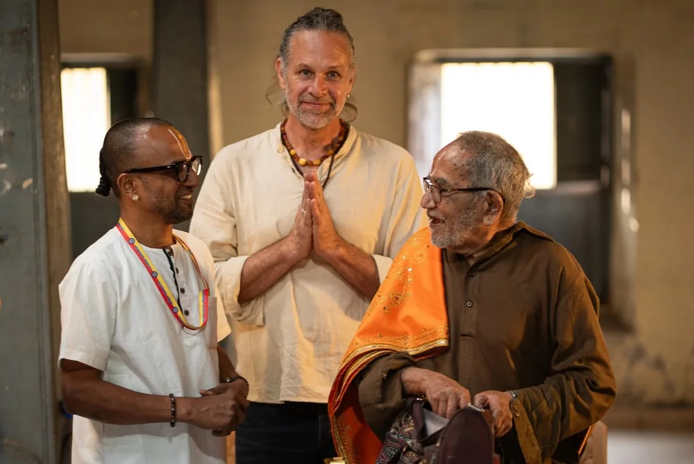 Śrī BNS Iyengar with Andrew Eppler and Dr. Satyanarayana, Mysore