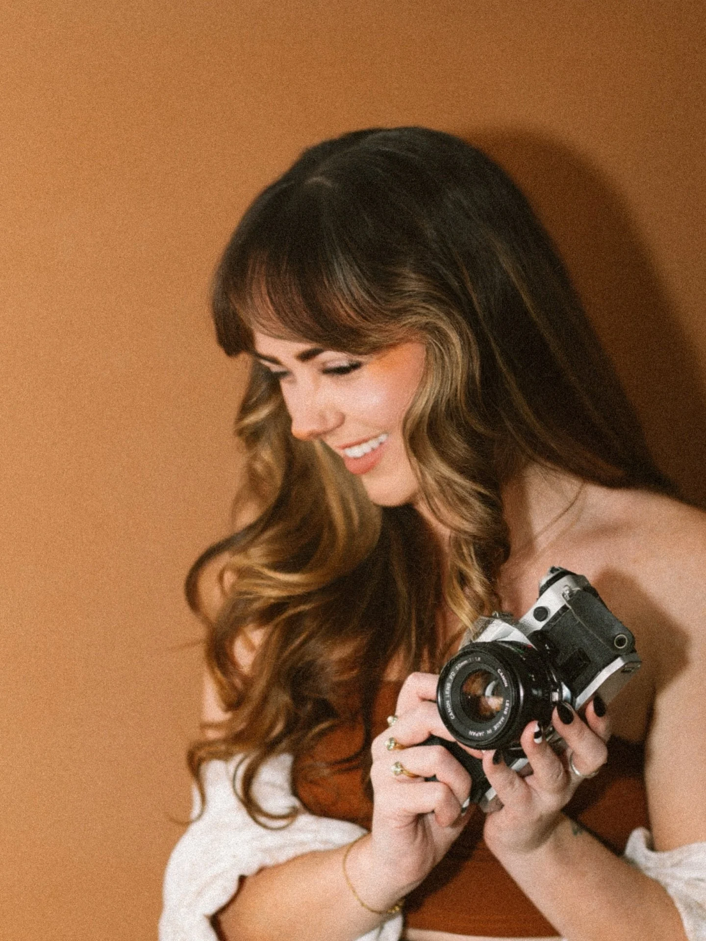 Listen, I&rsquo;m not a good salesperson. But I am a good photographer.

Here&rsquo;s what working with me actually looks like:

I suck at zoom meetings. I curse unintentionally. I run on vibes. I show up really early or a little late. I send voice m