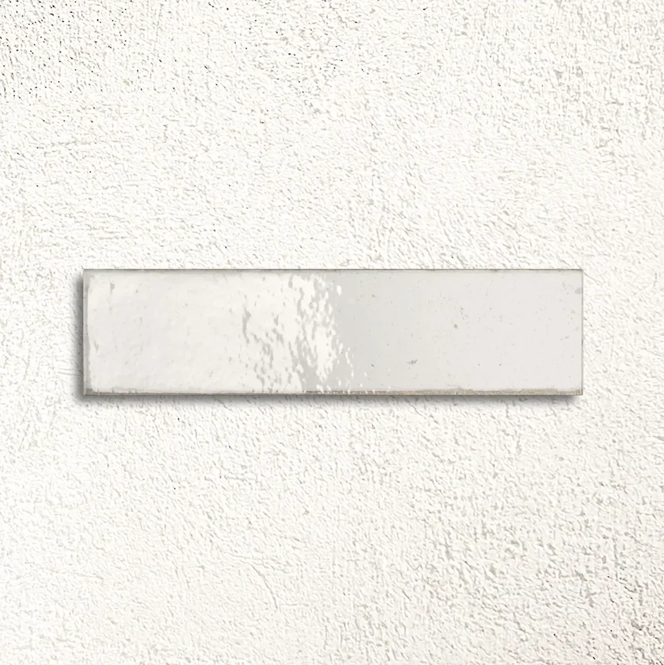577200010_Lisbon_WarmWhite-Shine_5.6x26.7cm_FACE2.webp