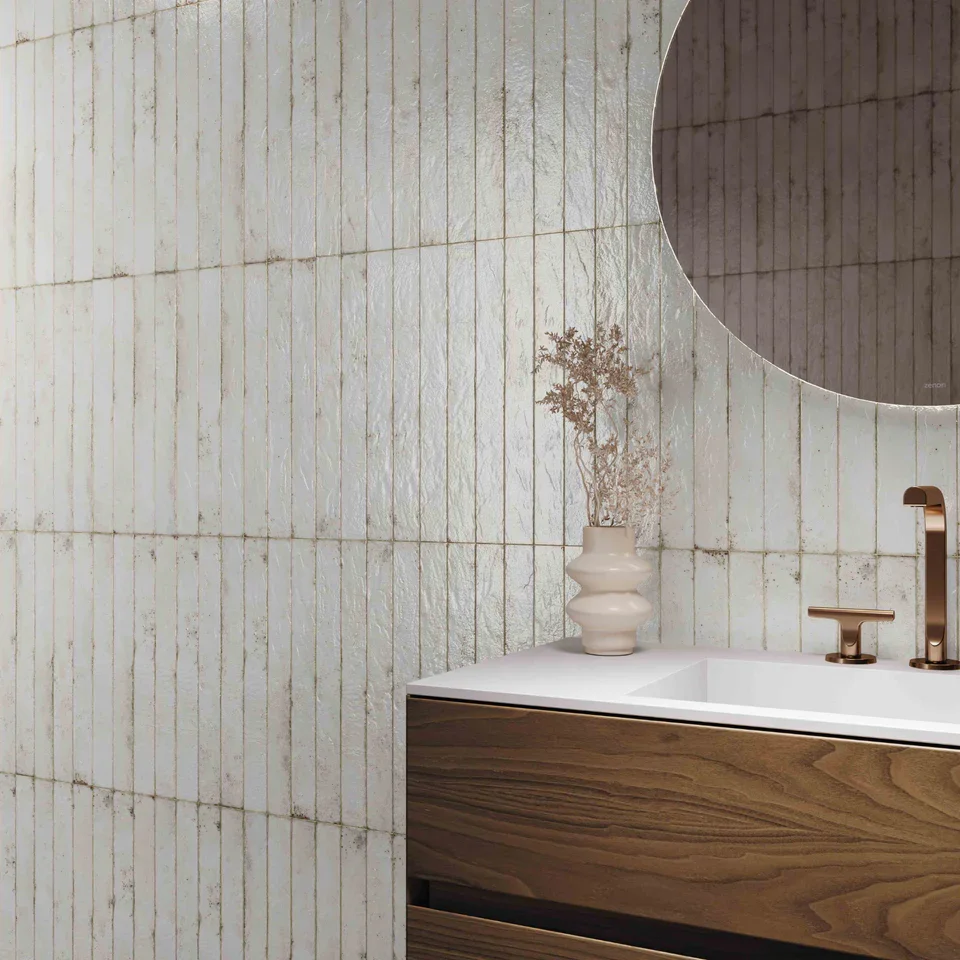 429115020_Genesi_WhiteBrillo_4.8x45cm__ROOM1.webp