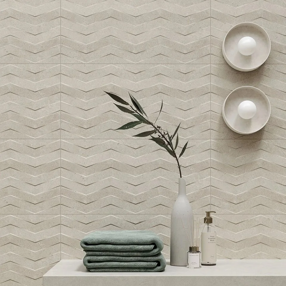 681511211_Moonstone_CremaStrukturaDecor_29.8x59.8cm_ROOM2_ef5d499c-c162-4f18-8ff0-cb3cce485e72.jpg