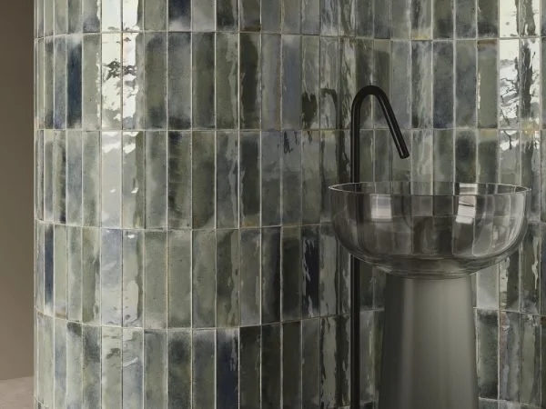 AMBIENTE-DETALLE-Seralis-SAGE-6X24-BANO-600x450.jpg