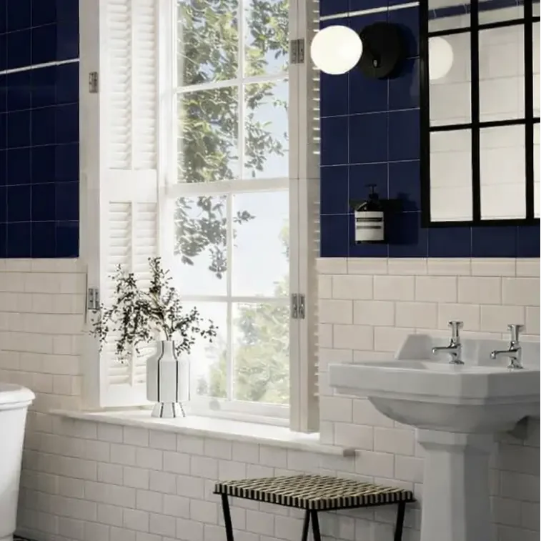 406100363_Windsor_AntiqueWhiteMolduraItaliana-Gloss_5x15cm__ROOM1.webp