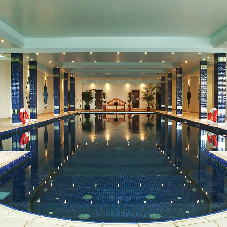 231011451_Ceramic-Pool_Sapphire_23x23mm__ROOM1.webp