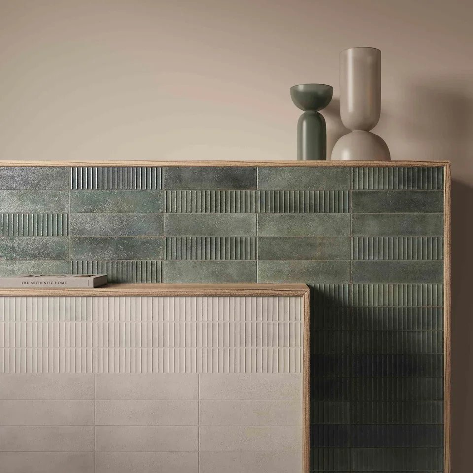 429114024_Mussa_GreenBrillo_7.5x30cm__ROOM1.webp