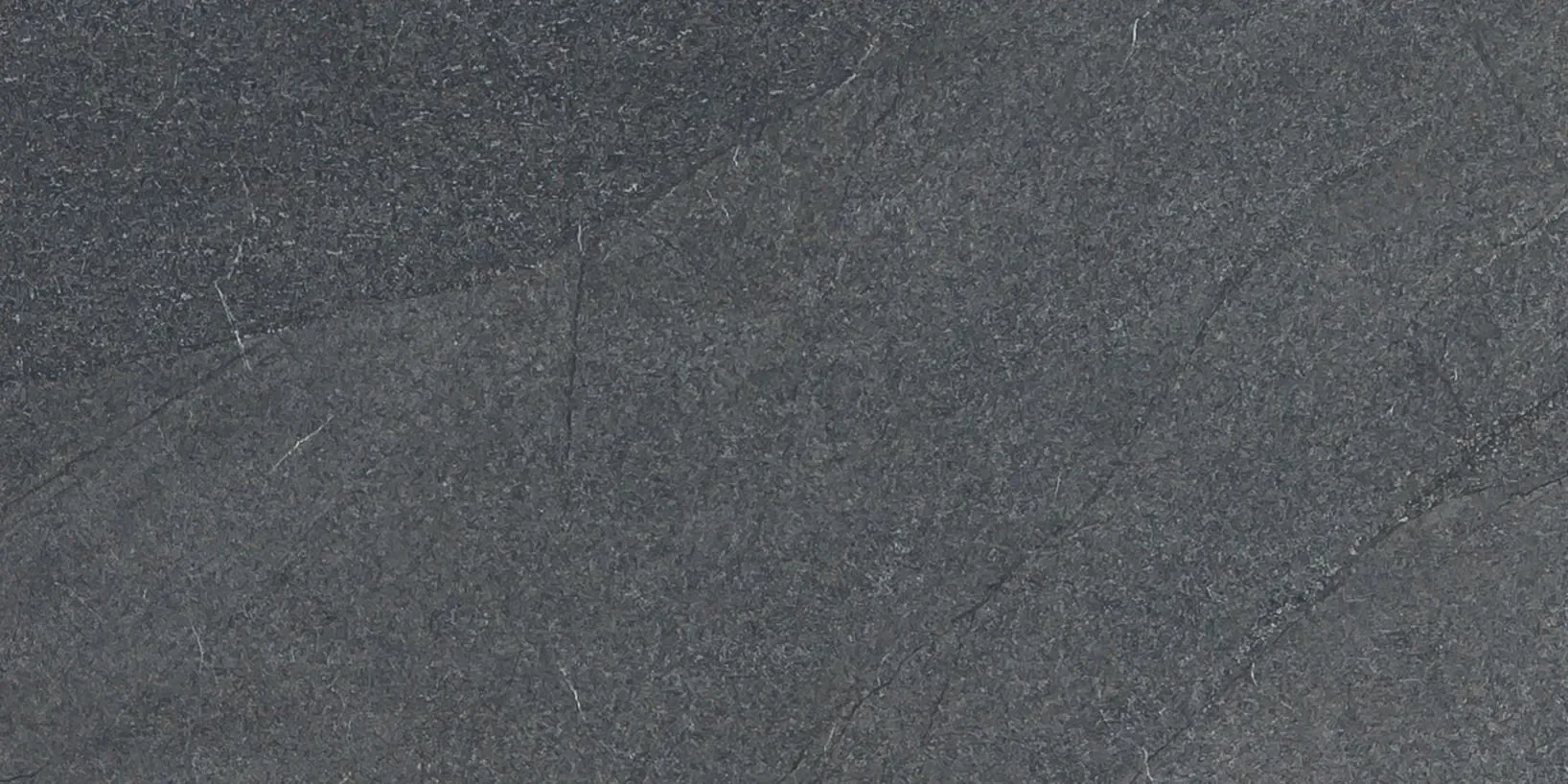 Highland-argent-30x60-1920w.webp